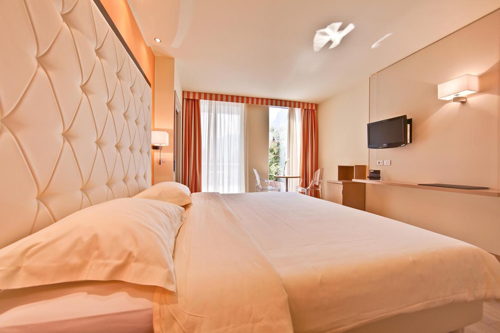 Hotel Kristal Palace - TonelliHotels Riva del Garda Esterno foto