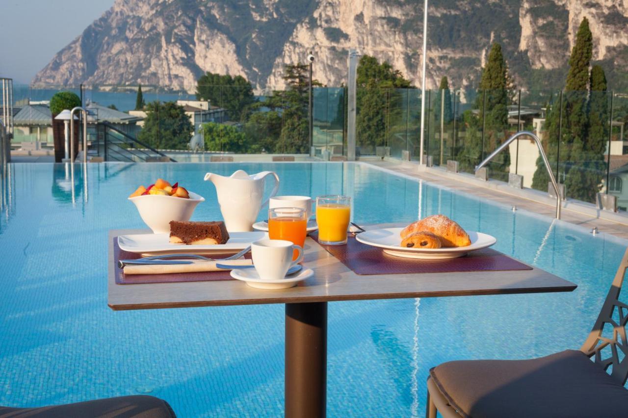 Hotel Kristal Palace - TonelliHotels Riva del Garda Esterno foto