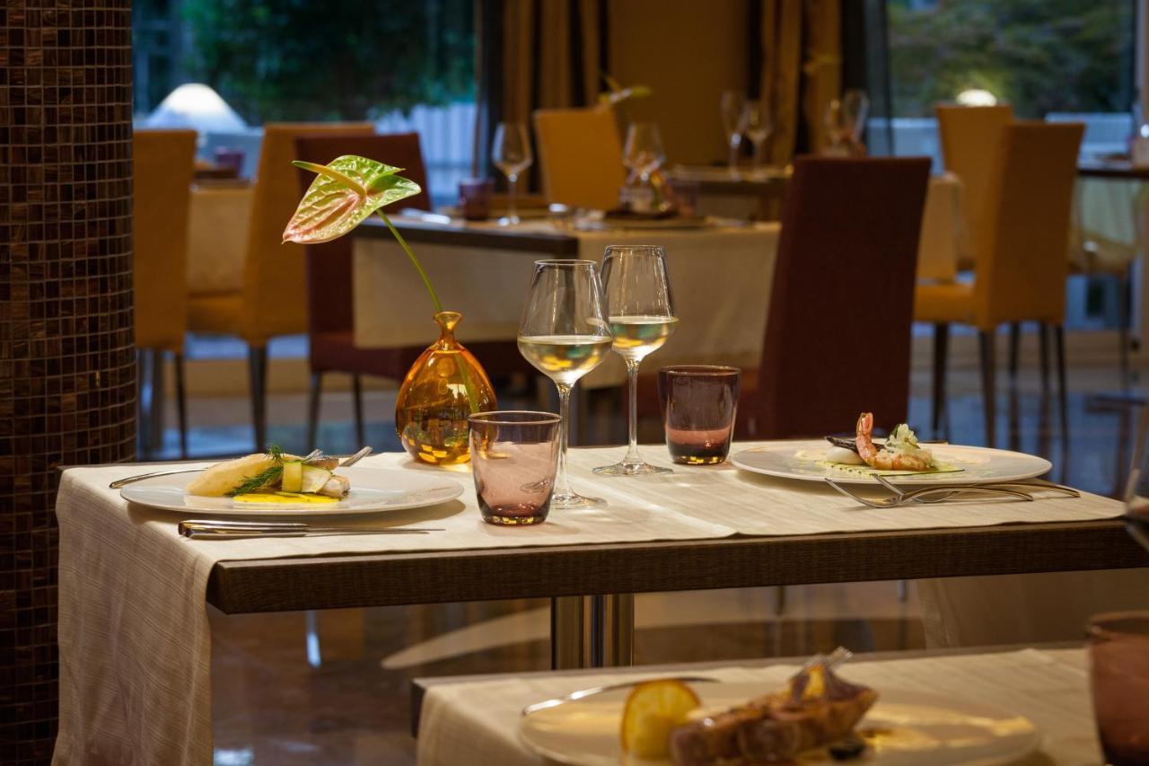 Hotel Kristal Palace - TonelliHotels Riva del Garda Esterno foto