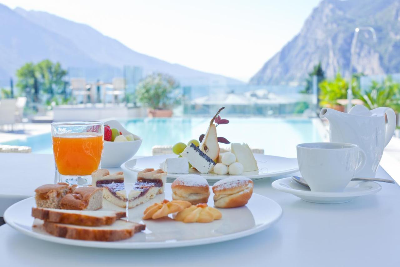 Hotel Kristal Palace - TonelliHotels Riva del Garda Esterno foto